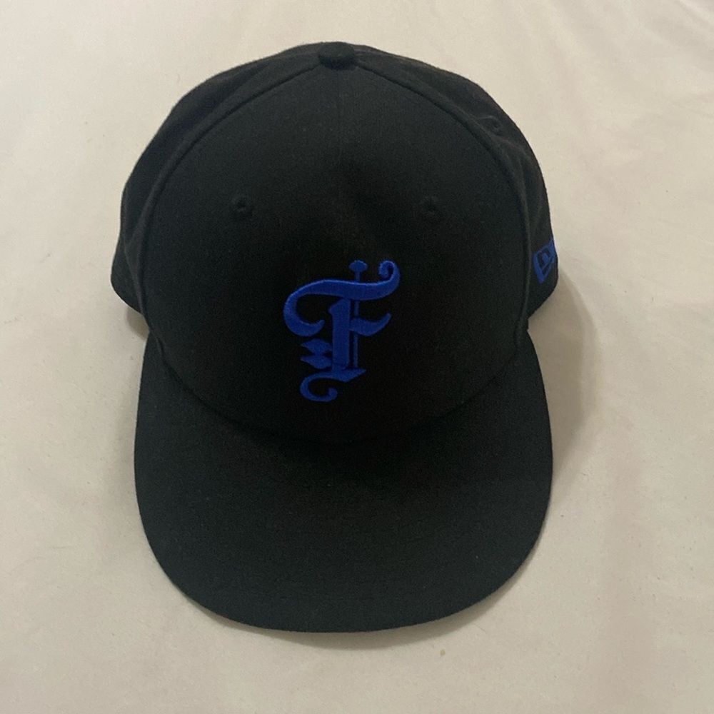FEATURE Black Baseball Cap Size 7 1/8